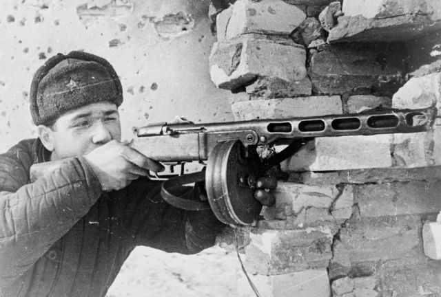 ППШ пистолет-пулемёт Шпагина бубен дисковый магазин военный жаргон