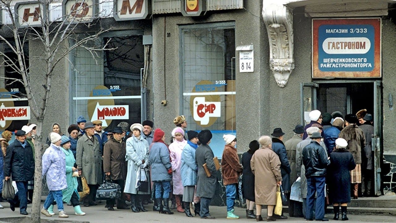 очередь в советском магазине, 1991 год