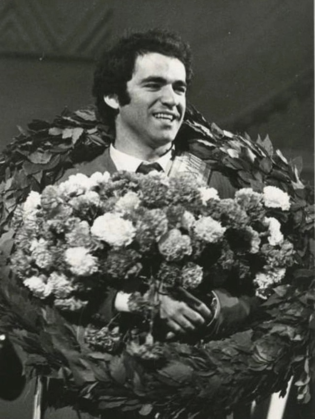 Гарри Каспаров становится чемпионом мира по шахматам 10 ноября 1985 года