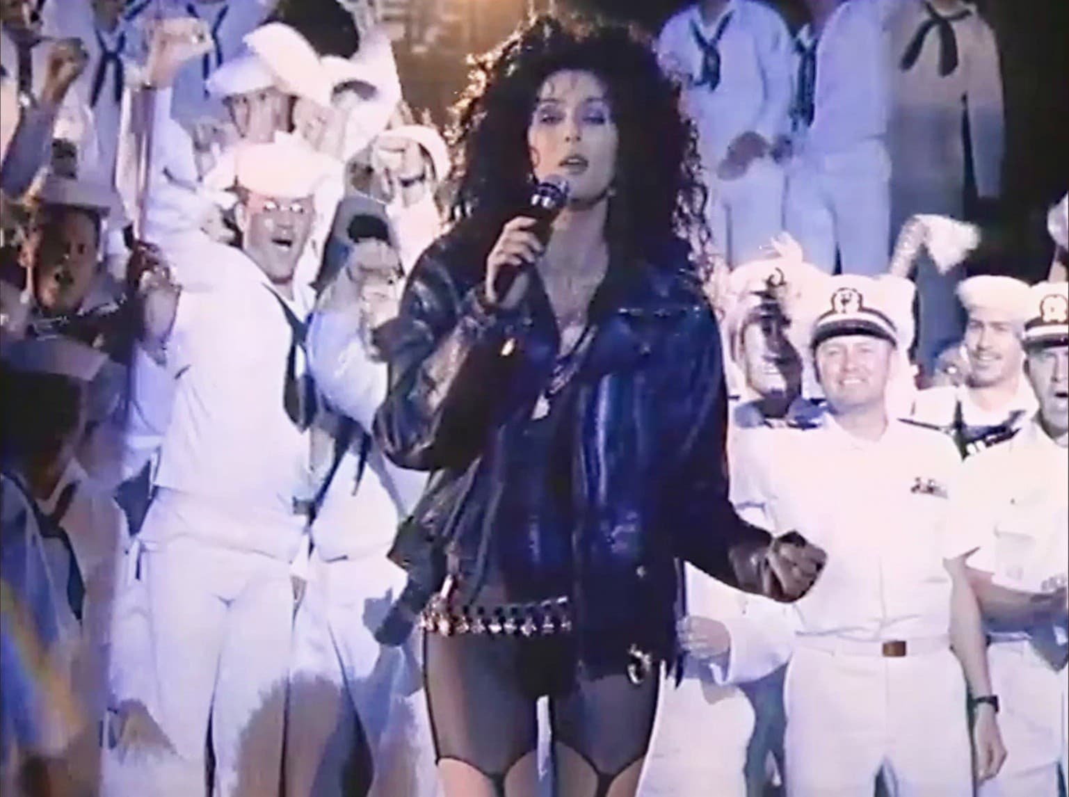 Шер на борту USS Missouri в клипе If I Could Turn Back Time, 1989