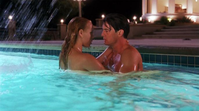 сцена из художественного фильма &laquo;Шоугелз&raquo; (1995) с участием Элизабет Беркли и Кайла Маклахлана