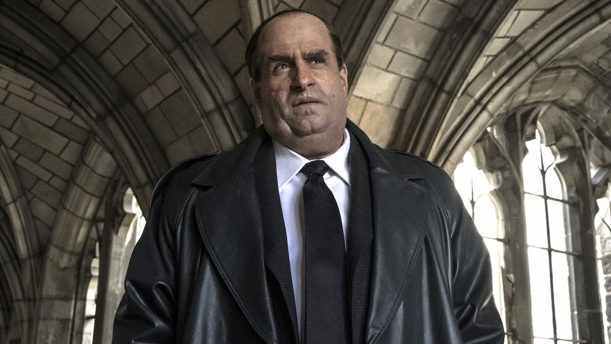 Колин Фаррелл в образе Пингвина из сериала HBO, 2024, полностью загримированный