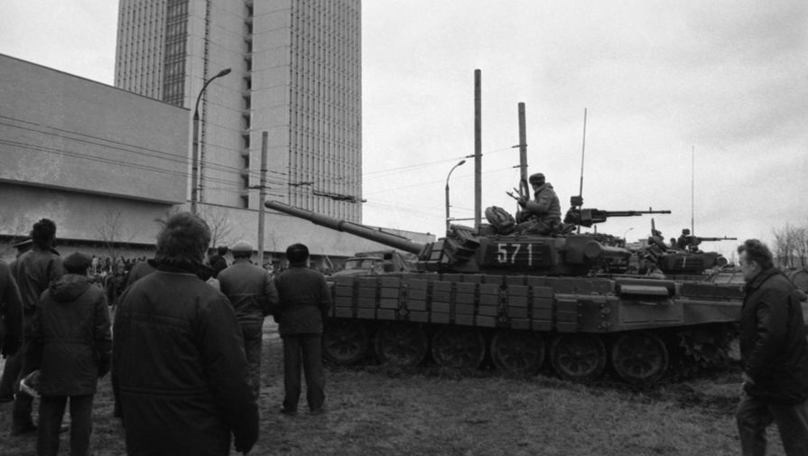 военная техника у Вильнюсской телебашни, январь 1991