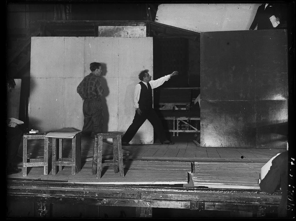 Черно-белое фото репетиции во МХАТе, 1930-е годы