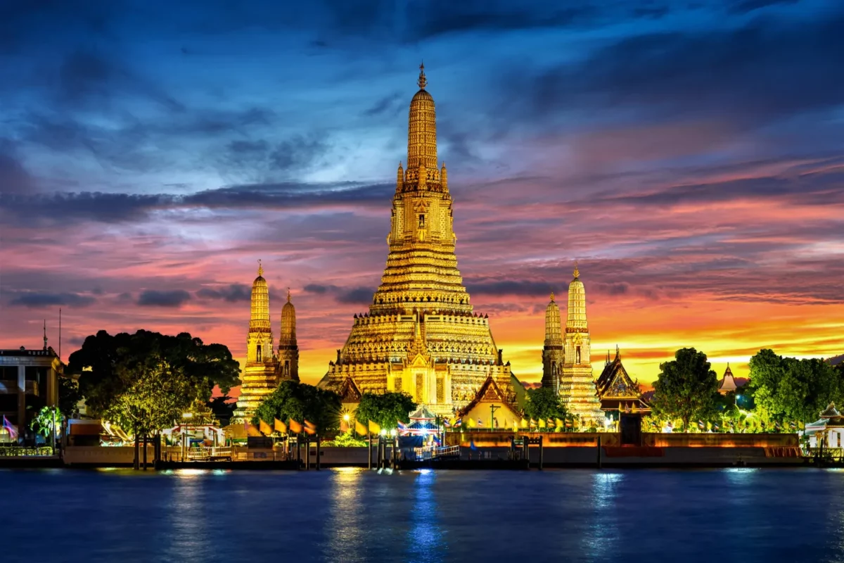 Wat arun temple at twilight in bangkok thailand