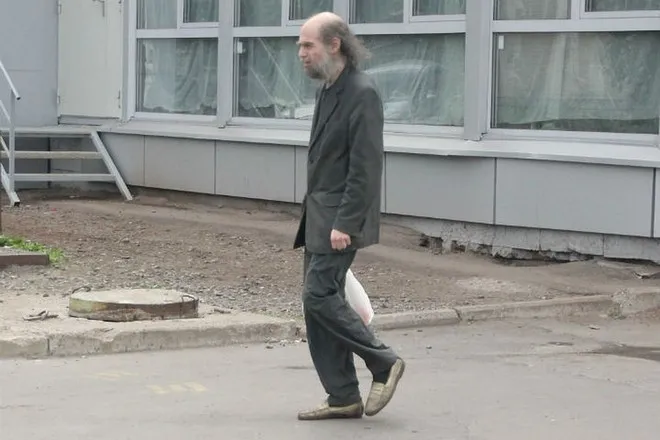 Григорий Перельман на улице Санкт-Петербурга &mdash; случайное фото, одно из последних