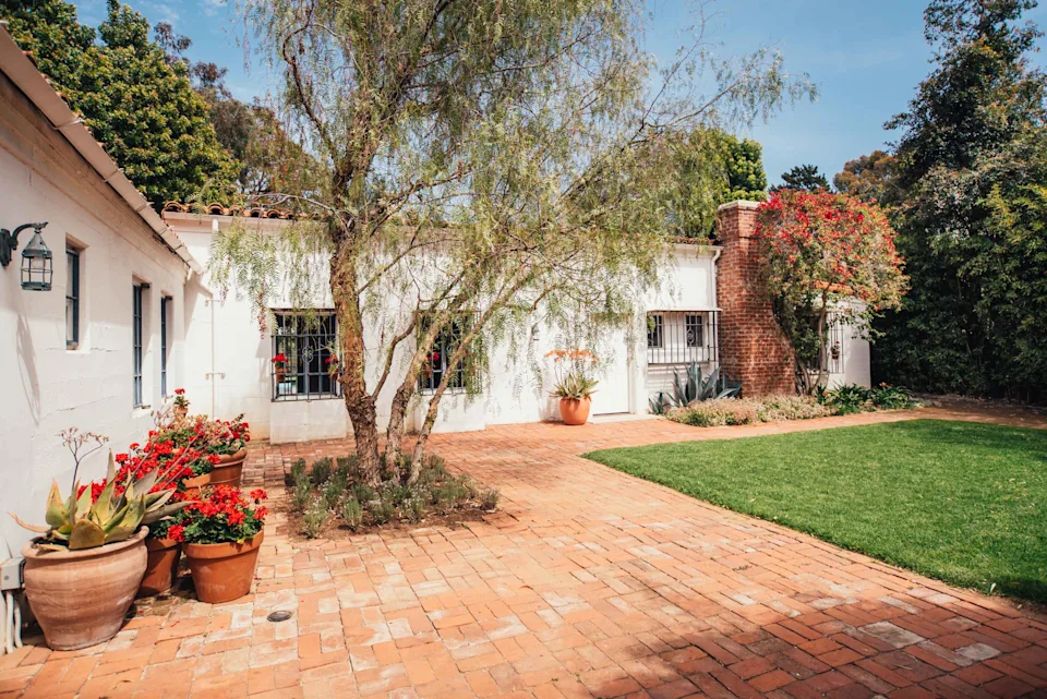Дом Мэрилин Монро в Брентвуде, Лос-Анджелес, адрес 12305 Fifth Helena Drive