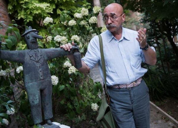 Петрович: как советский маленький человек с рюмкой в руке стал культурным брендом и получил памятник в Венеции
