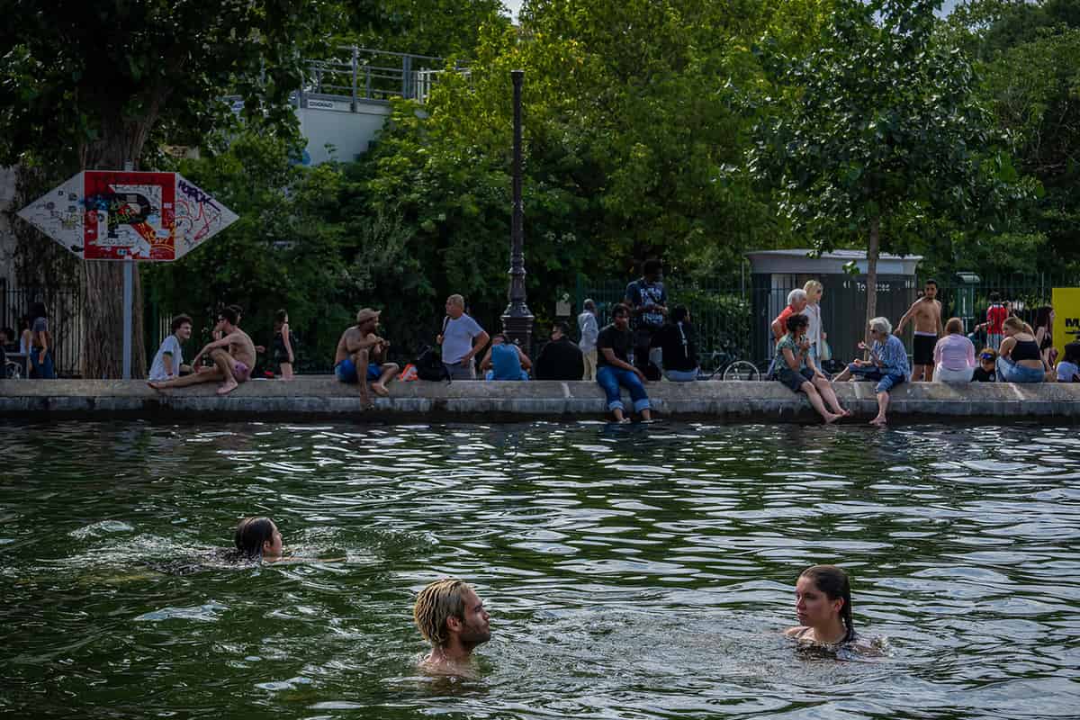 Жители города пытаются спастись от аномальной жары &mdash; волны тепла усиливаются в годы Эль-Ниньо