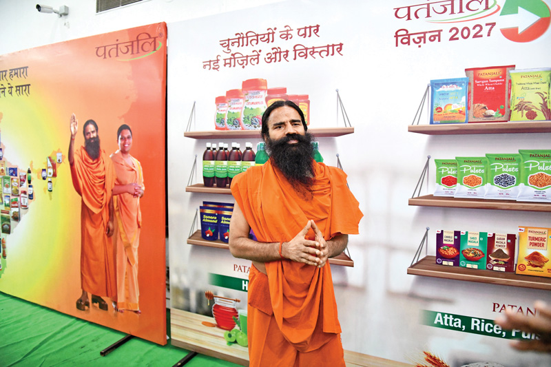Баба Рамдев на презентации продуктов Patanjali Ayurved