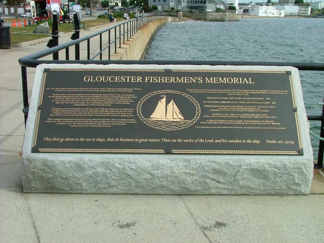 Мемориальная доска Альфреда &laquo;Centennial&raquo; Джонсона у ресторана Gloucester House в Глостере