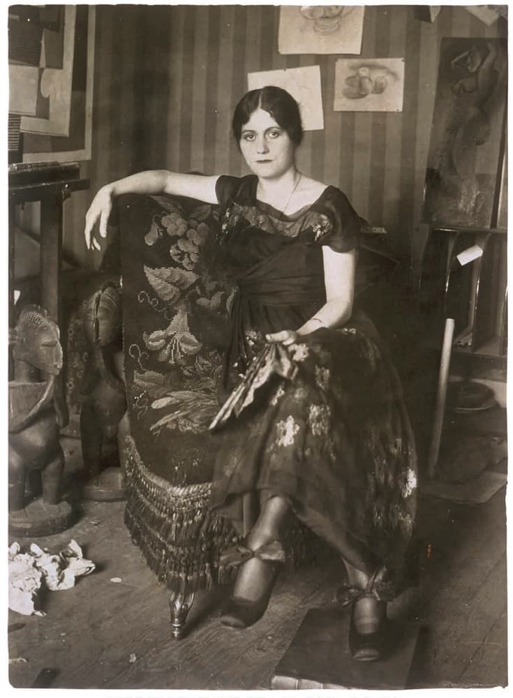 Ольга Хохлова в мастерской Пикассо в Монруж, весна 1918 года