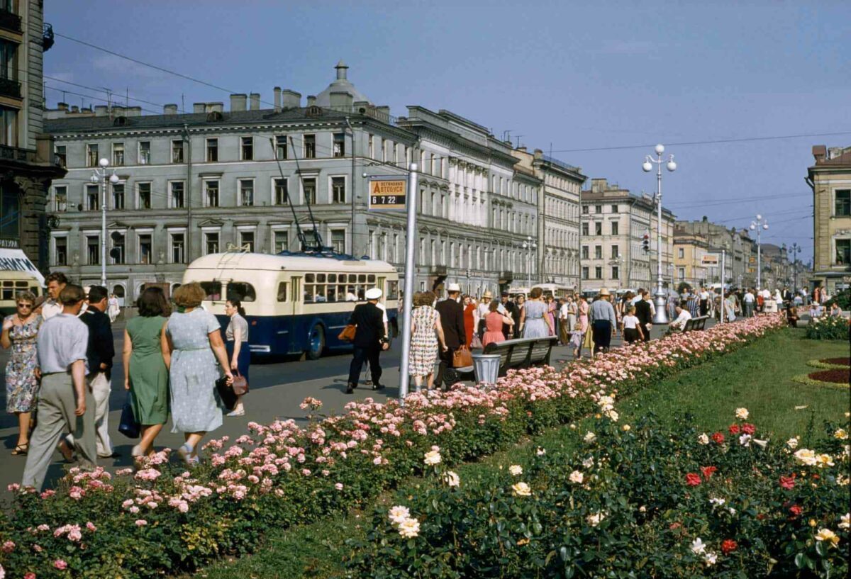 Невский проспект Ленинград 1959 год цветная фотография National Geographic