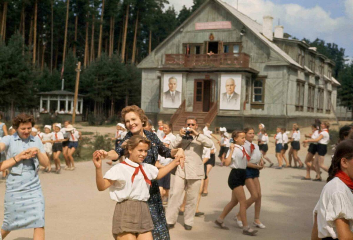 Советский пионерский лагерь дети 1959 год фото National Geographic