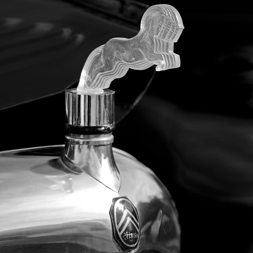 Маскот для Citro&euml;n Пять скакунов работы Рене Лалика, 1925 год