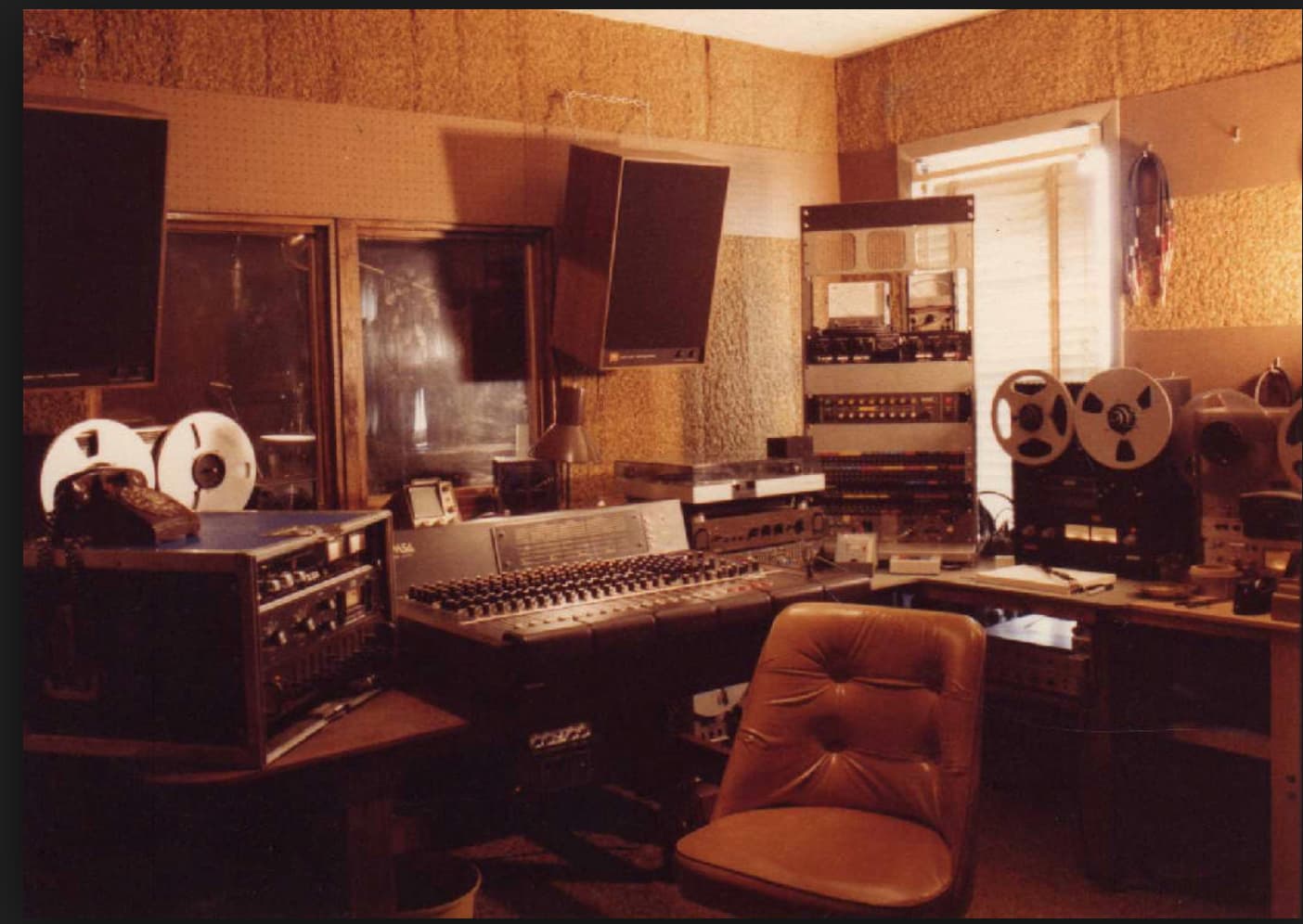 студия звукозаписи The Factory, Суррей, Англия, конец 1970-х