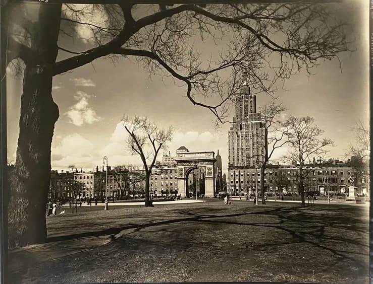 Гринвич-Виллидж, Вашингтон-сквер, вид на север, Беренис Эббот, 1936 год