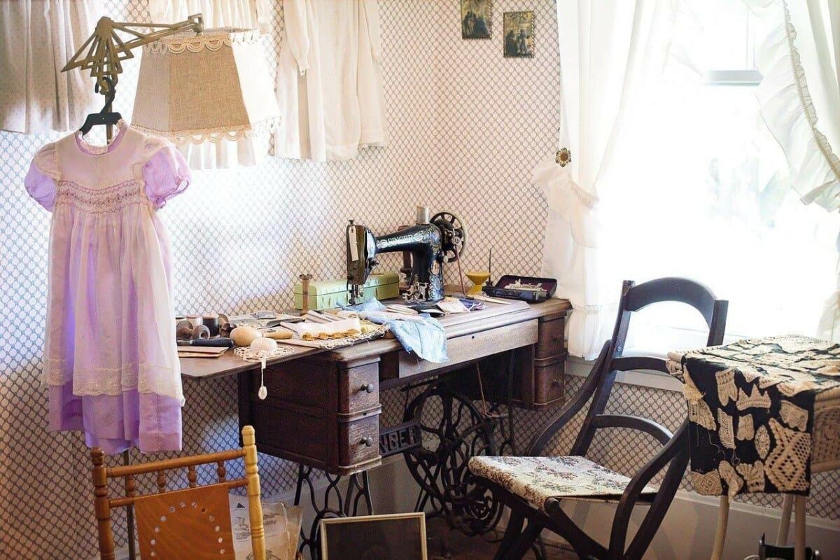 Старые советские швейные машинки ПМЗ и Чайка до сих пор шьют