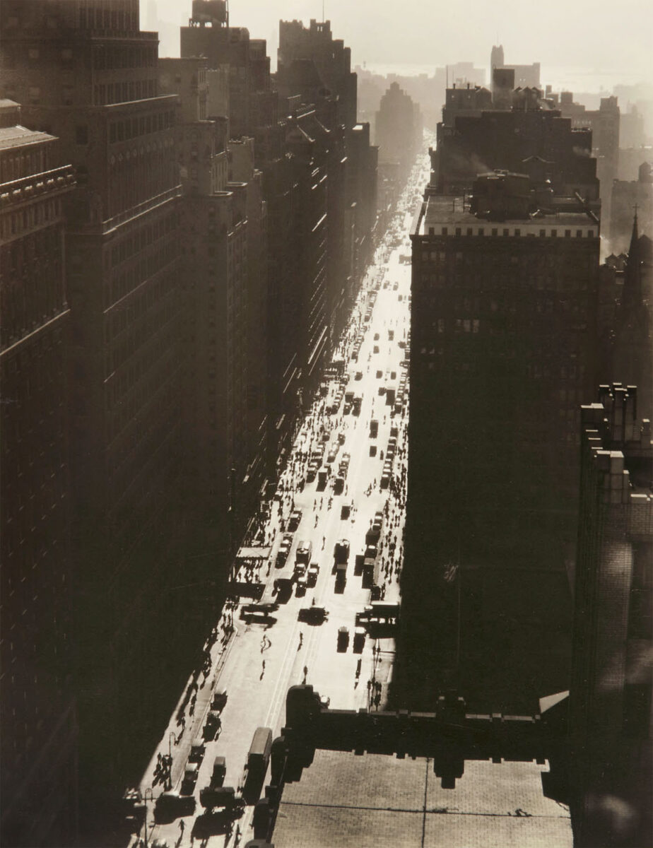 Вид на Манхэттен с Седьмой авеню, фотография Беренис Эббот, 1932 год