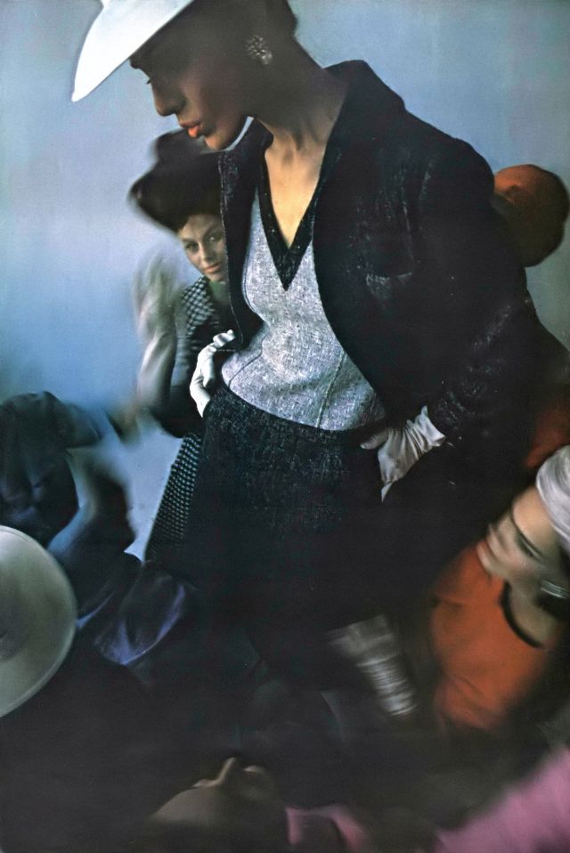 Модель в костюме Christian Dior-New York, фотография Арта Кейна, Vogue, 1963