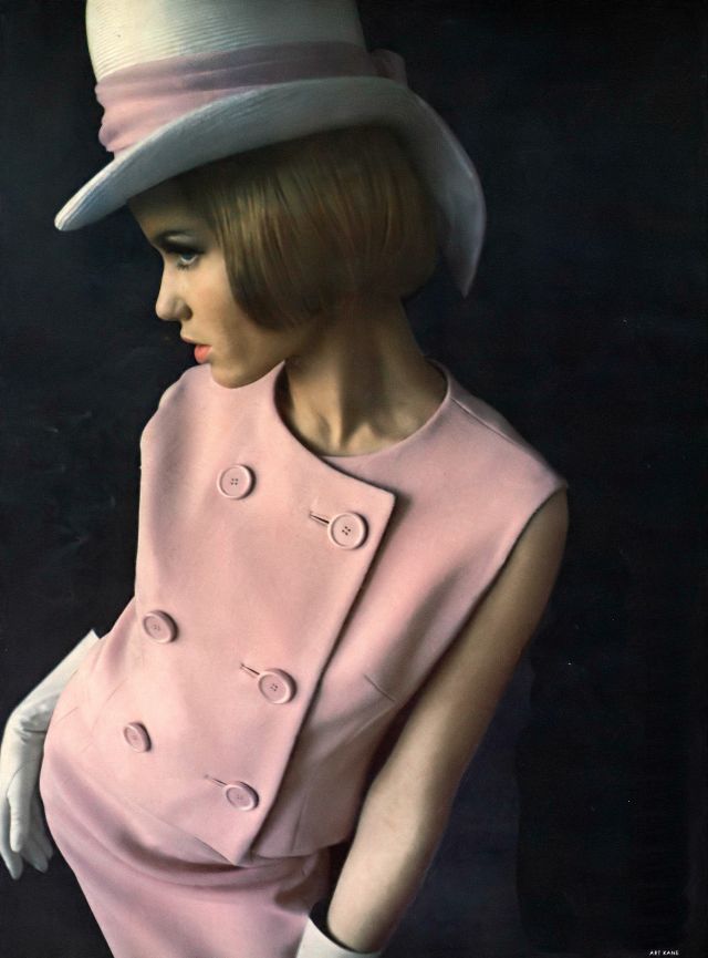 Верушка в костюме Matlin, фотография Арта Кейна, Vogue, 1963