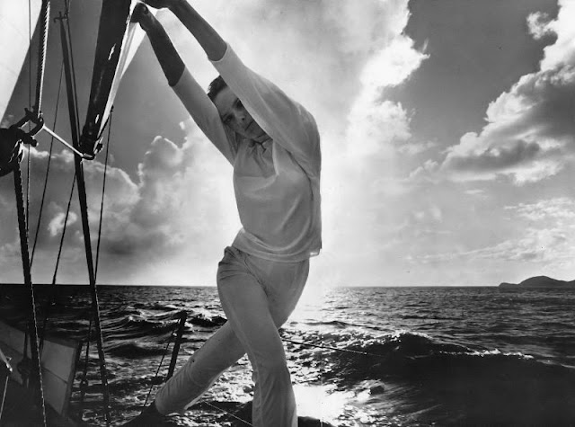 Верушка в костюме Ernst Engel, фотография Арта Кейна, Vogue, 1963