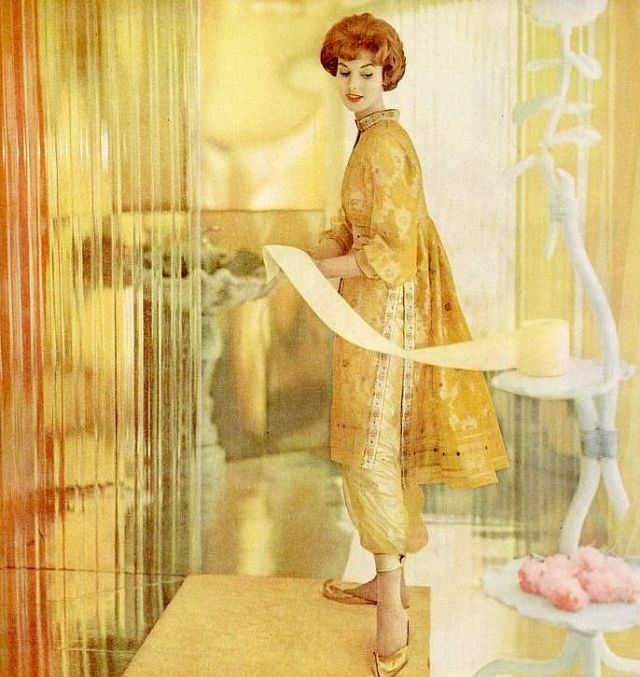 Реклама Soft-Weve, золотое пальто от Тины Лесер, 1959 год
