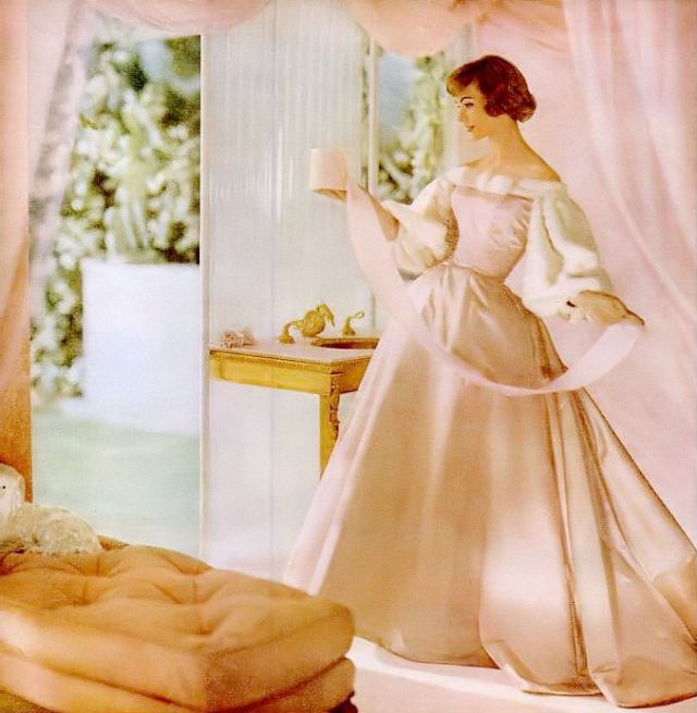 Реклама Soft-Weve, платье с горностаем от Хулитара, 1959 год