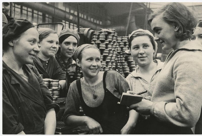 юные девушки на заводе Фото "Завод "Шарикоподшипник"", 1930-е