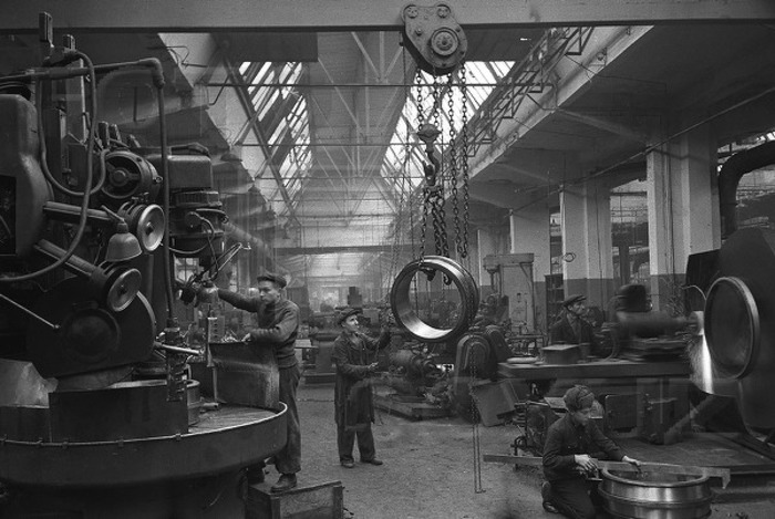 Плакат конца 1920-х годов о переходе на непрерывное производство