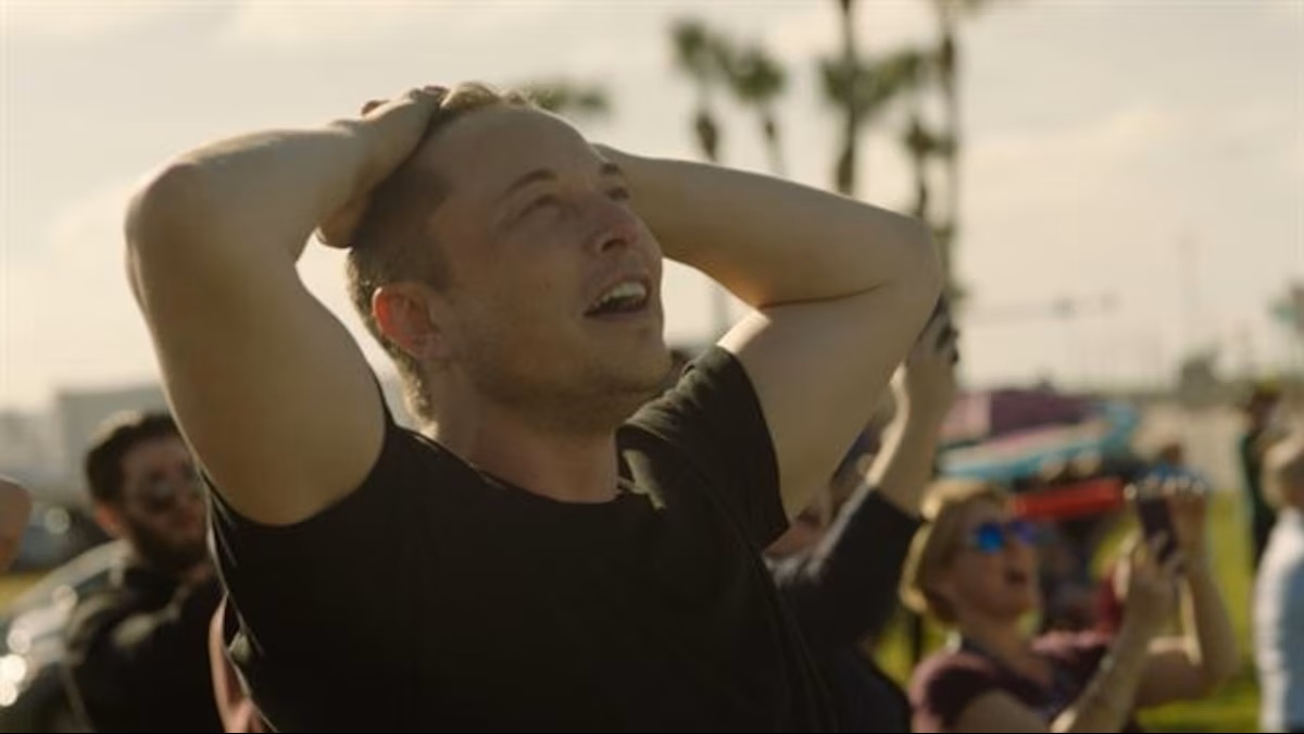 Илон Маск наблюдает за запуском ракеты SpaceX