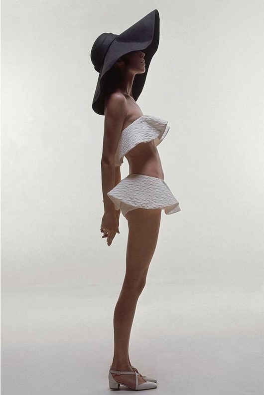 Купальный костюм, модная фотография Берта Штерна для Vogue, 1962 год