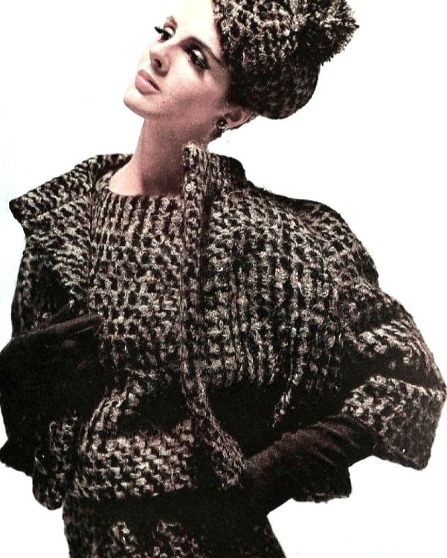 Тилли Тиццани демонстрирует костюм Баленсиага, 1963