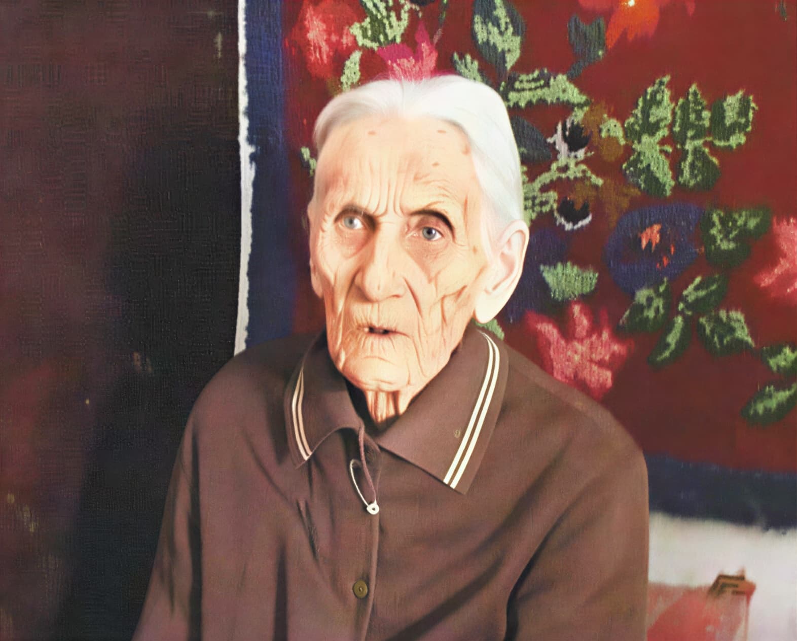 Она прожила 118 лет, пережила 4 мужей и 3 войны — и так и не научилась читать