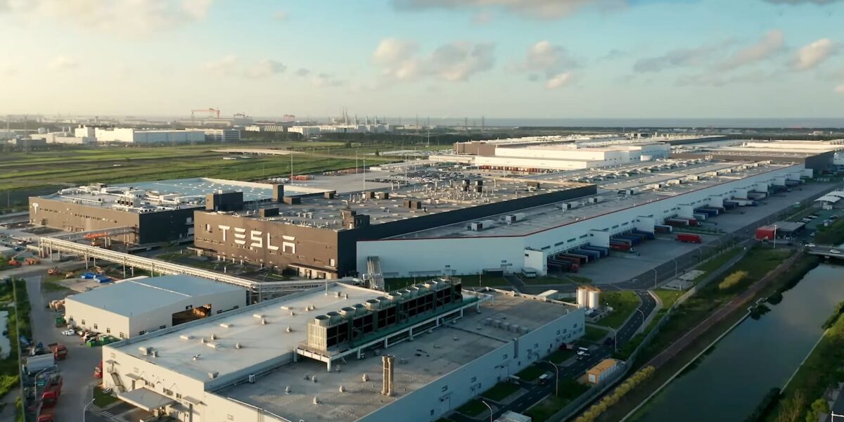 Завод Tesla Gigafactory &mdash; один из крупнейших производственных объектов в мире