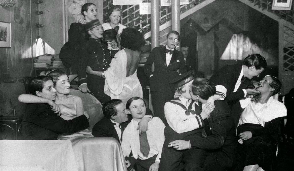 Обычная обстановка в берлинском кабаре 1920-х годов