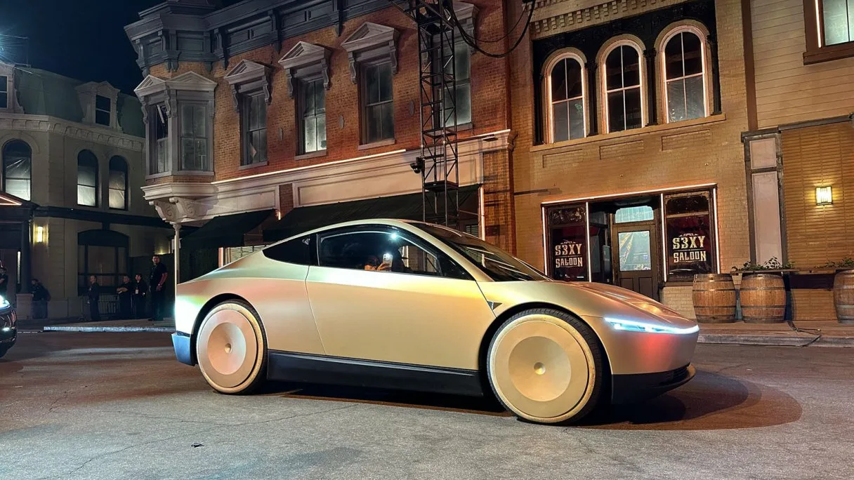 Полностью автономное роботакси Tesla Cybercab, разработанное для работы в беспилотных сетях пассажирских перевозок