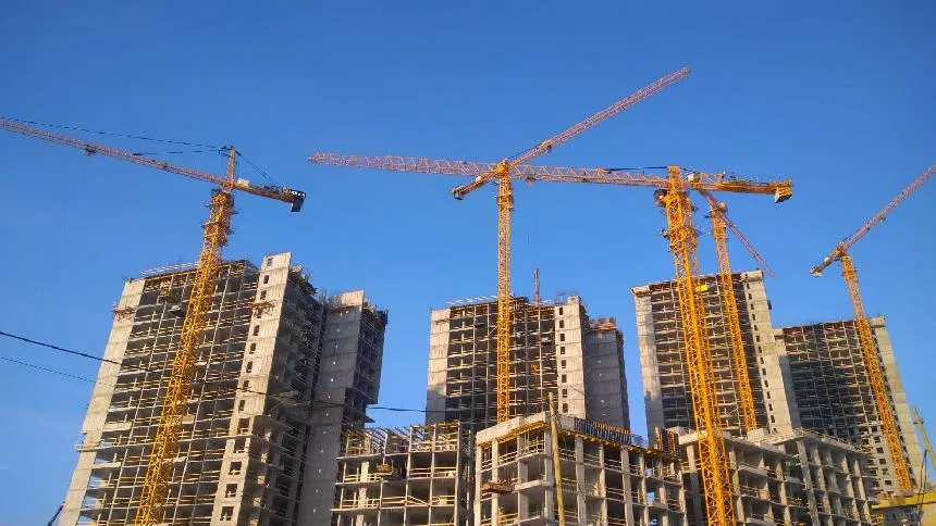 Башенные краны панорама строительство жилых домов