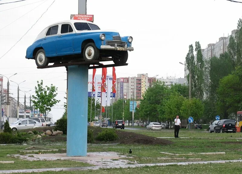 Памятник автомобилю ГАЗ М-20 Победа в Воронеже
