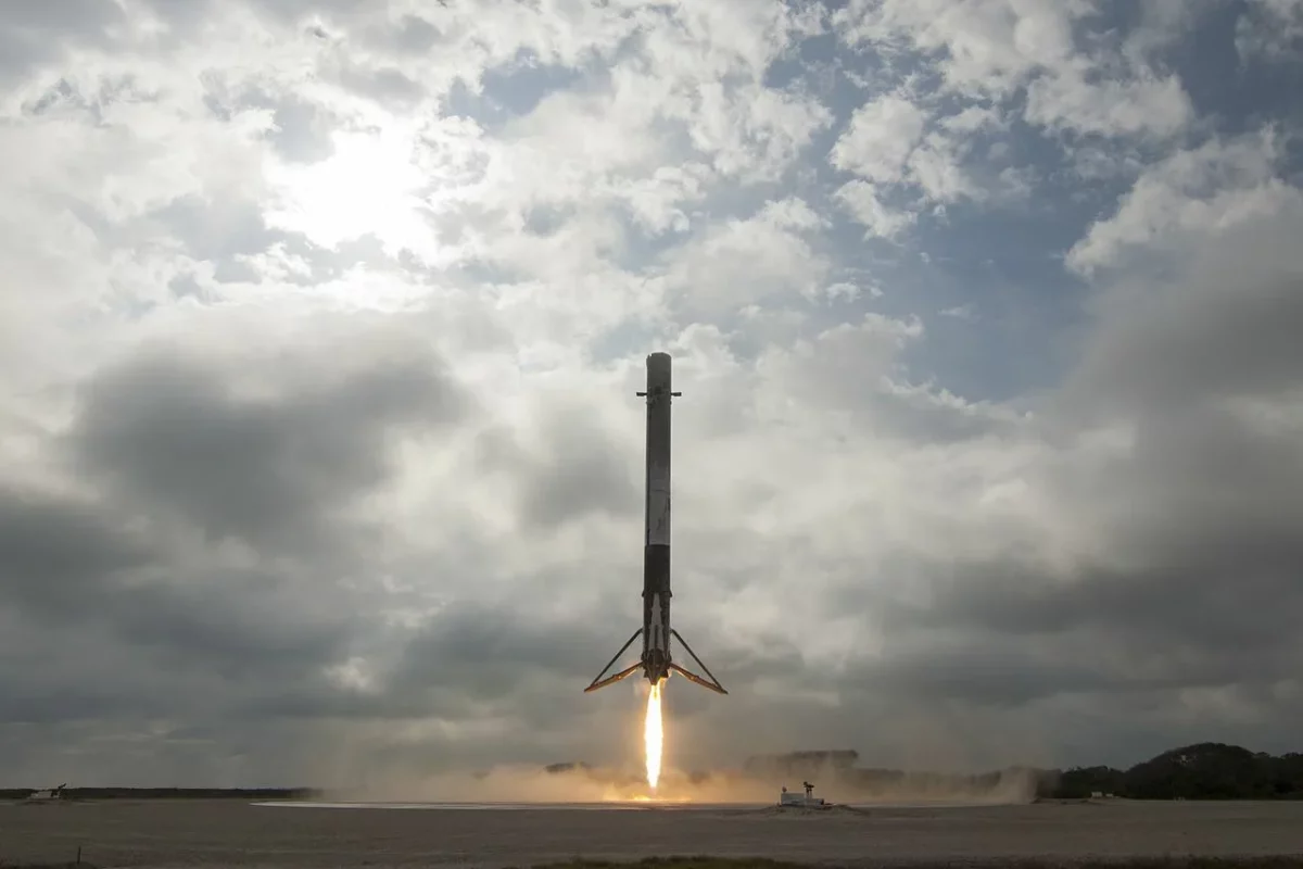 Посадка первой ступени ракеты falcon 9 spacex