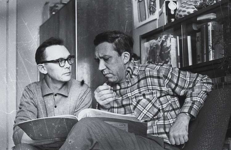 Режиссер Леонид Гайдай и актер Юрий Никулин в беседе, Москва, 1960-е