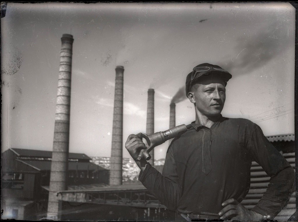 Донецкий рабочий, фотография Евгения Халдея, 1934 год