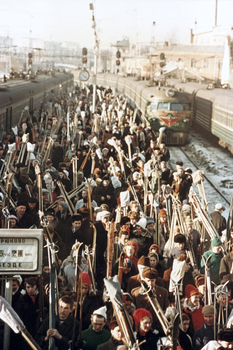 Возвращение с лыжной прогулки. Москва, 1956 год