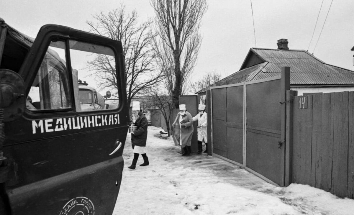 Медработники проводят профилактику в Элисте
