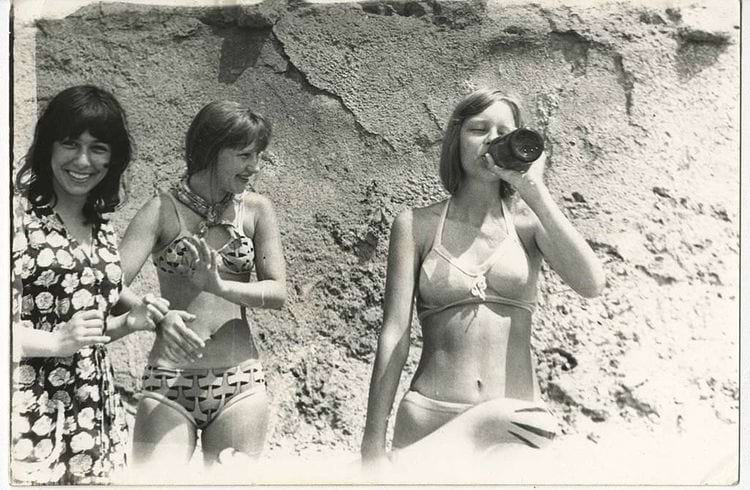 Отдыхающие на пляже в Андреевке, Крым, 1970-е