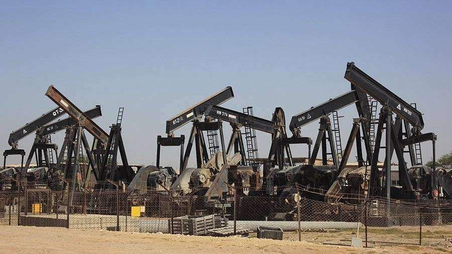 Нефтяная вышка в Венесуэле на фоне заката