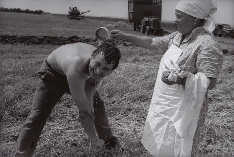 Утренний моцион в колхозе имени Ленина, 1971 год