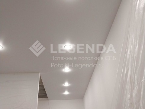 Bigpicture ru belye natyazhnye potolki v dvuh pomeweniyah v zhk parnas 1 480 360 5 100