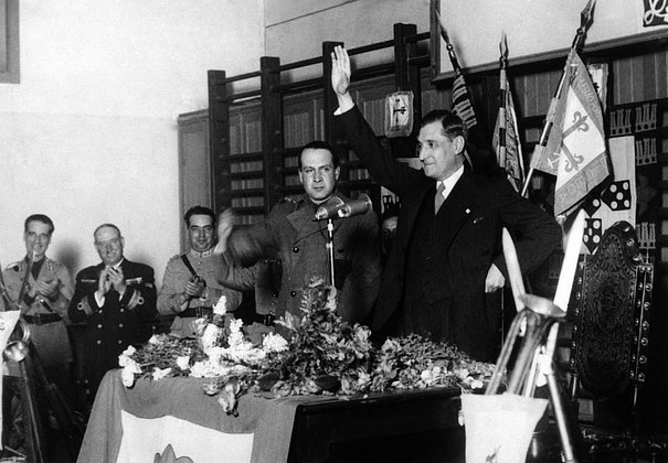 Антониу ди Салазар на митинге 11 марта 1938 года