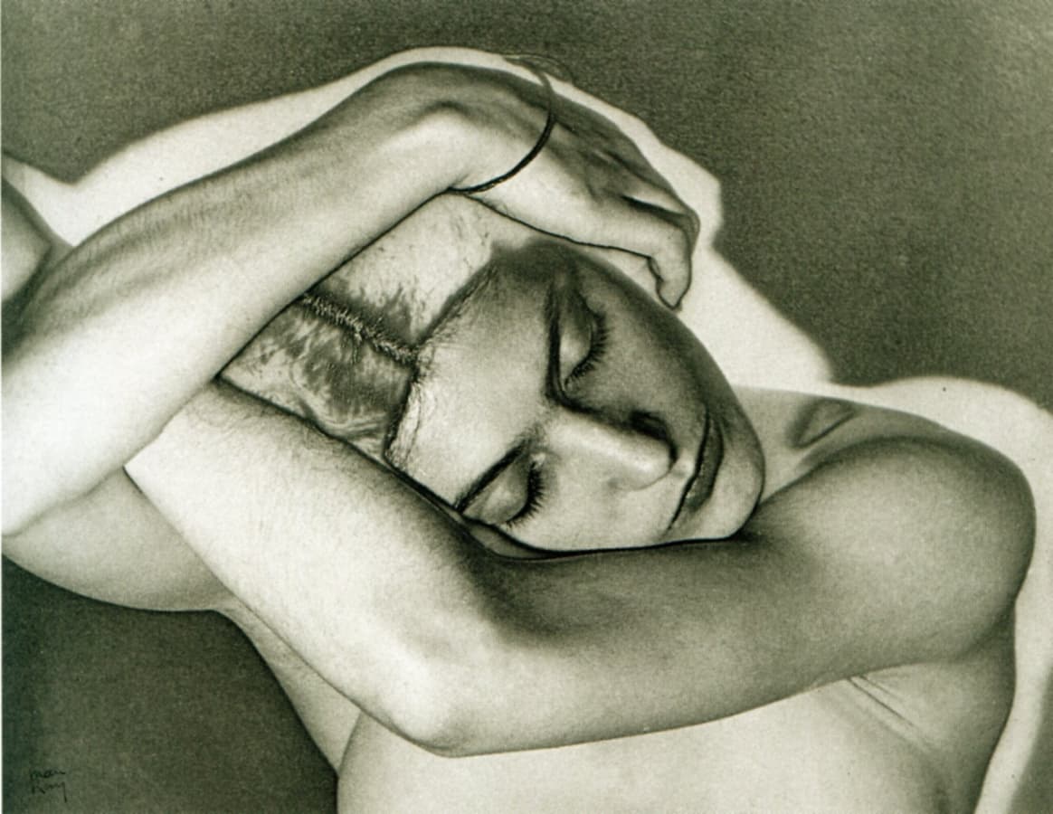 Спящая женщина Ман Рей, 1929